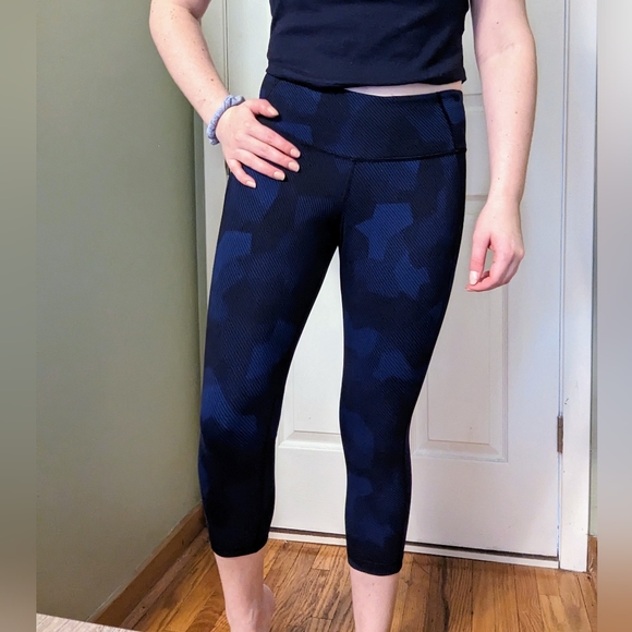 Old Navy Go-Dry Crop Black & Blue Striped Leggings | Size Small - Picture 5 of 8